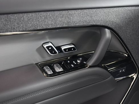 Certified 2025 Land Rover Range Rover Sport AWD/4WD image 15
