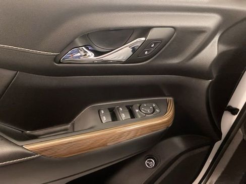 Certified 2023 GMC Acadia SLE w/ Driver Convenience Package image 19