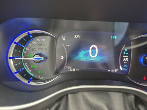 Used 2022 Chrysler Pacifica Touring-L FWD image 4