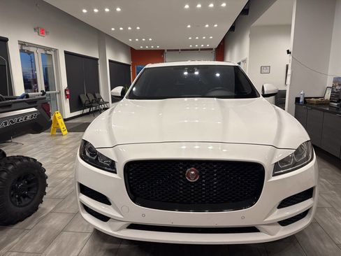 Used 2020 Jaguar F-PACE Premium image 46