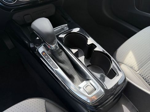 Used 2025 Chevrolet Trax LT image 41