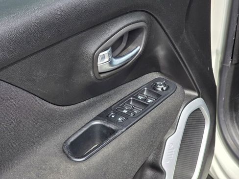 Used 2019 Jeep Renegade Sport FWD image 37