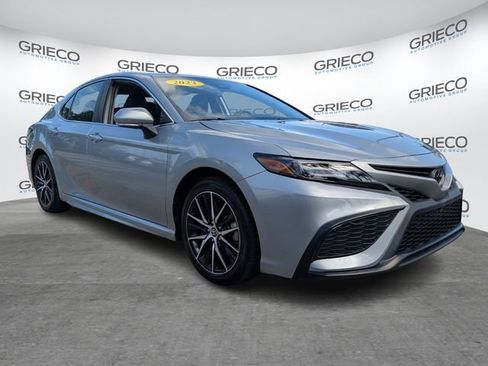 Used 2023 Toyota Camry SE image 1
