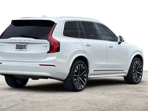 Certified 2025 Volvo XC90 B6 Plus image 3