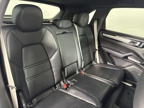 Certified 2023 Porsche Cayenne Platinum Edition AWD/4WD image 22