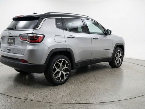 Used 2025 Jeep Compass Limited image 9
