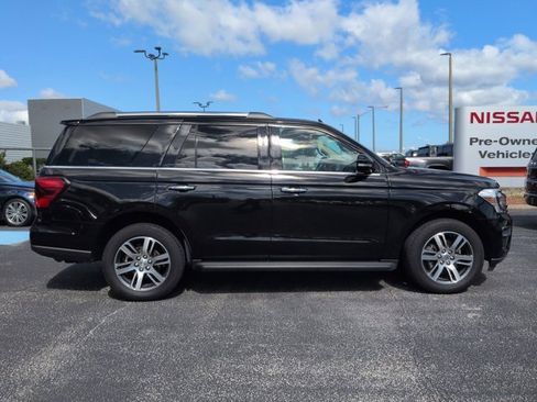 Used 2024 Ford Expedition Limited image 3