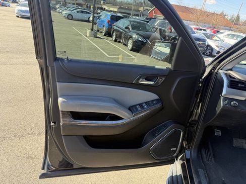 Used 2020 Chevrolet Suburban LT image 16