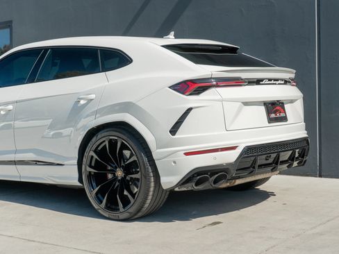 Used 2021 Lamborghini Urus AWD/4WD image 22