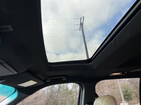 Used 2017 Ford Explorer XLT w/ Equipment Group 202A image 27