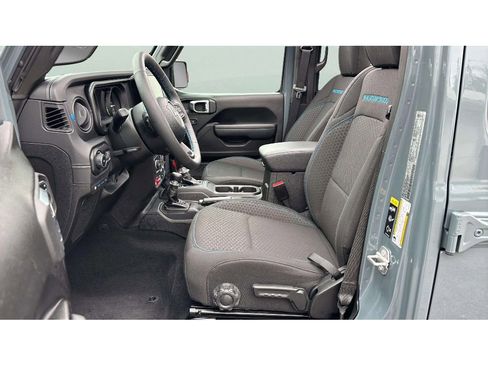 Used 2025 Jeep Wrangler Rubicon w/ Safety Group image 13