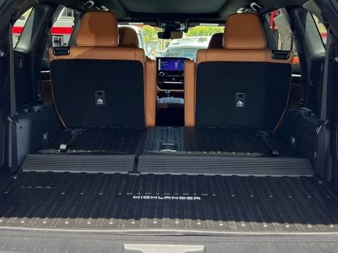 New 2026 Toyota Highlander Platinum AWD/4WD image 34