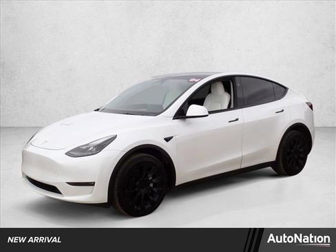 Used 2024 Tesla Model Y Long Range image 1