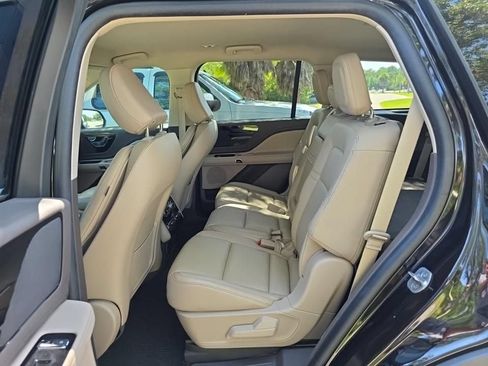Used 2023 Lincoln Aviator 2WD w/ Class IV Trailer Tow Package image 2