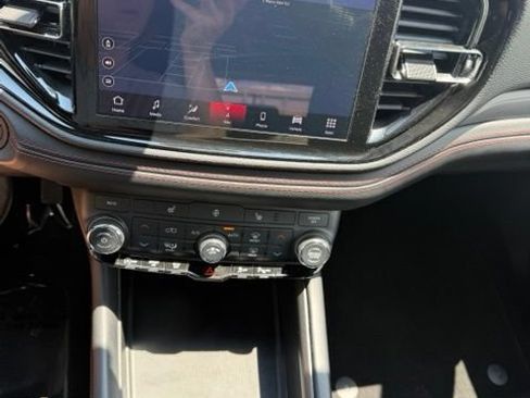 Used 2025 Dodge Durango GT AWD/4WD image 30