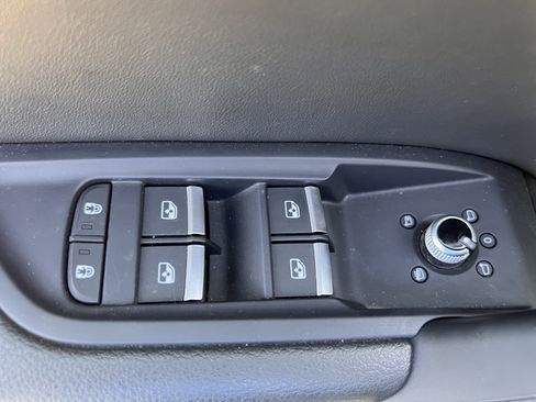 Used 2023 Audi Q5 2.0T Premium w/ Convenience Package image 15