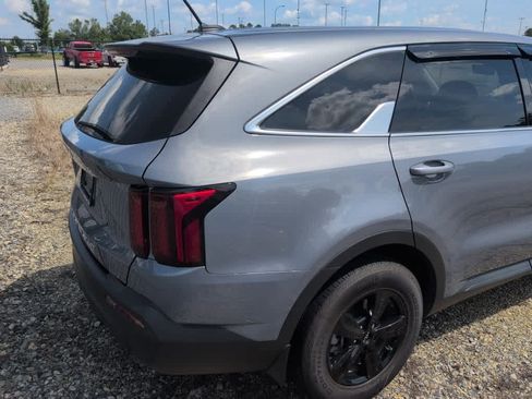 Used 2022 Kia Sorento LX FWD image 5
