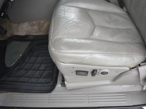 Used 2003 Chevrolet Suburban Z71 image 36