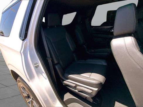 Used 2022 Chevrolet Tahoe Z71 w/ Luxury Package AWD/4WD image 20