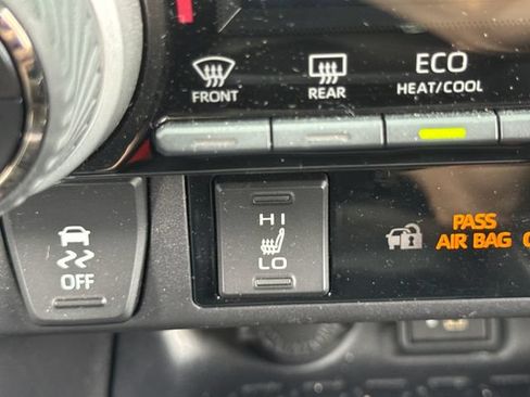 Used 2025 Toyota RAV4 SE w/ Convenience Package AWD/4WD image 32