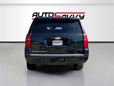 Used 2017 Chevrolet Suburban LT image 6