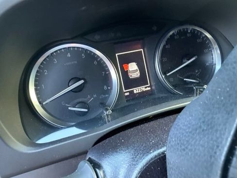 Used 2018 Toyota Highlander Limited FWD image 9