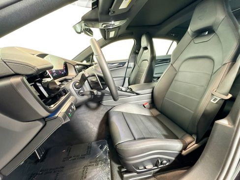 Used 2025 Porsche Panamera image 5