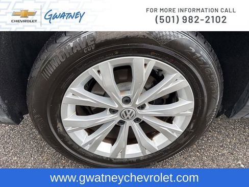 Used 2018 Volkswagen Tiguan SE AWD/4WD image 11