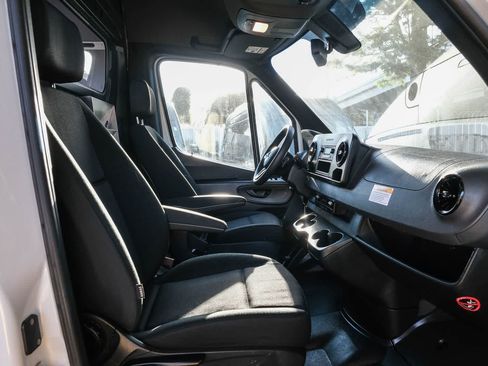 Used 2023 Mercedes-Benz Sprinter 2500 image 16