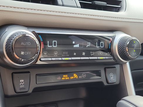 Used 2023 Toyota RAV4 XLE w/ Convenience Package FWD image 27