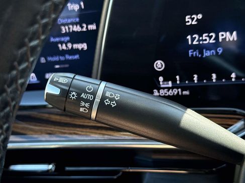 Used 2022 Cadillac Escalade ESV Luxury image 35