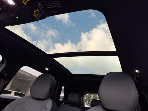 New 2026 Volkswagen Tiguan SE R-Line image 14