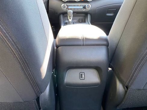 Used 2025 Nissan Sentra SV FWD image 27