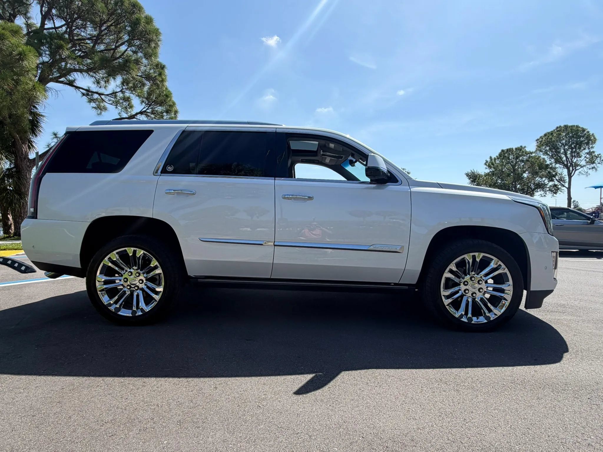 Used 2018 Cadillac Escalade Premium Luxury w/ LPO, Radiant Package RWD image 8