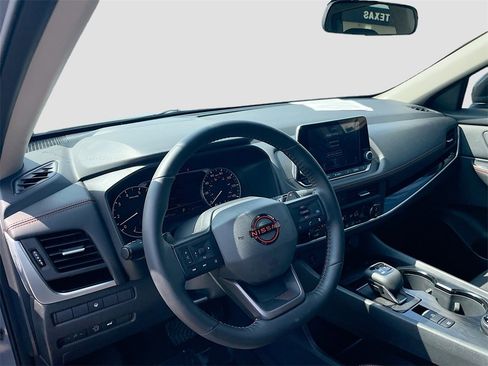 Used 2025 Nissan Rogue SV image 11