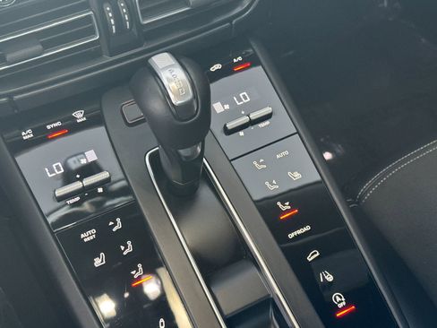 Certified 2024 Porsche Macan GTS image 25