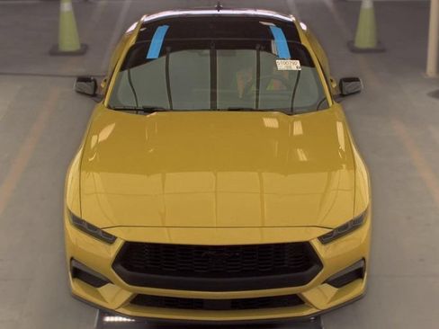 Used 2025 Ford Mustang Coupe RWD image 2