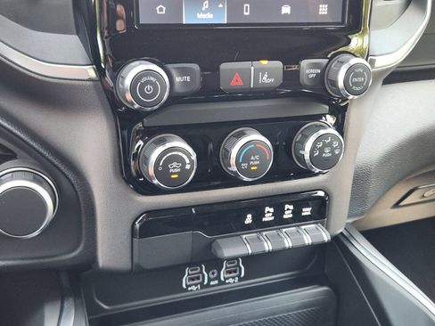 New 2026 RAM 1500 Express AWD/4WD image 18