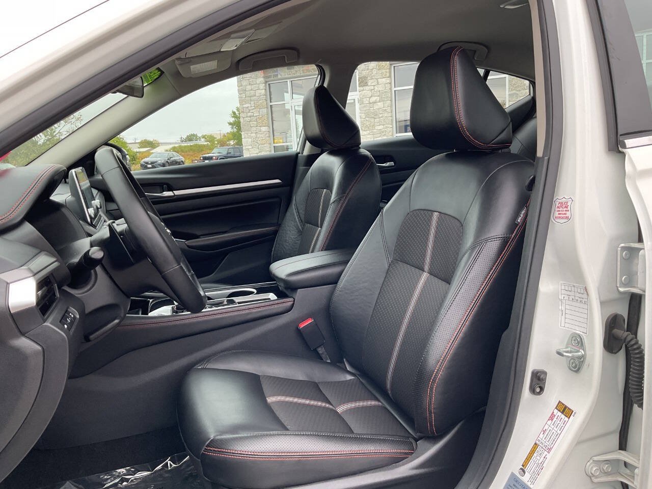 Used 2025 Nissan Altima 2.5 SR FWD image 15