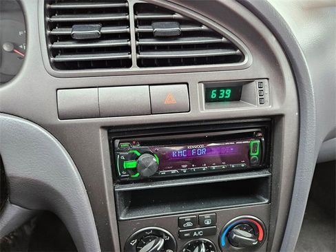 Used 2003 Hyundai Elantra GLS image 21