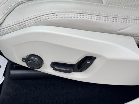 Used 2024 Volvo XC90 B6 Ultimate w/ Lounge Package image 16