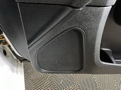 Used 2018 Chrysler 300 Limited AWD/4WD image 35
