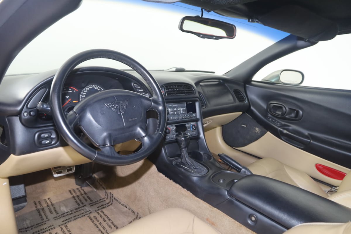 Used 1998 Chevrolet Corvette Coupe w/ Performance Handling Pkg RWD image 19