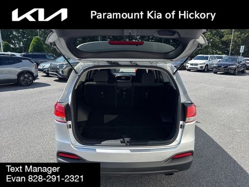 Used 2017 Kia Sorento FWD image 10