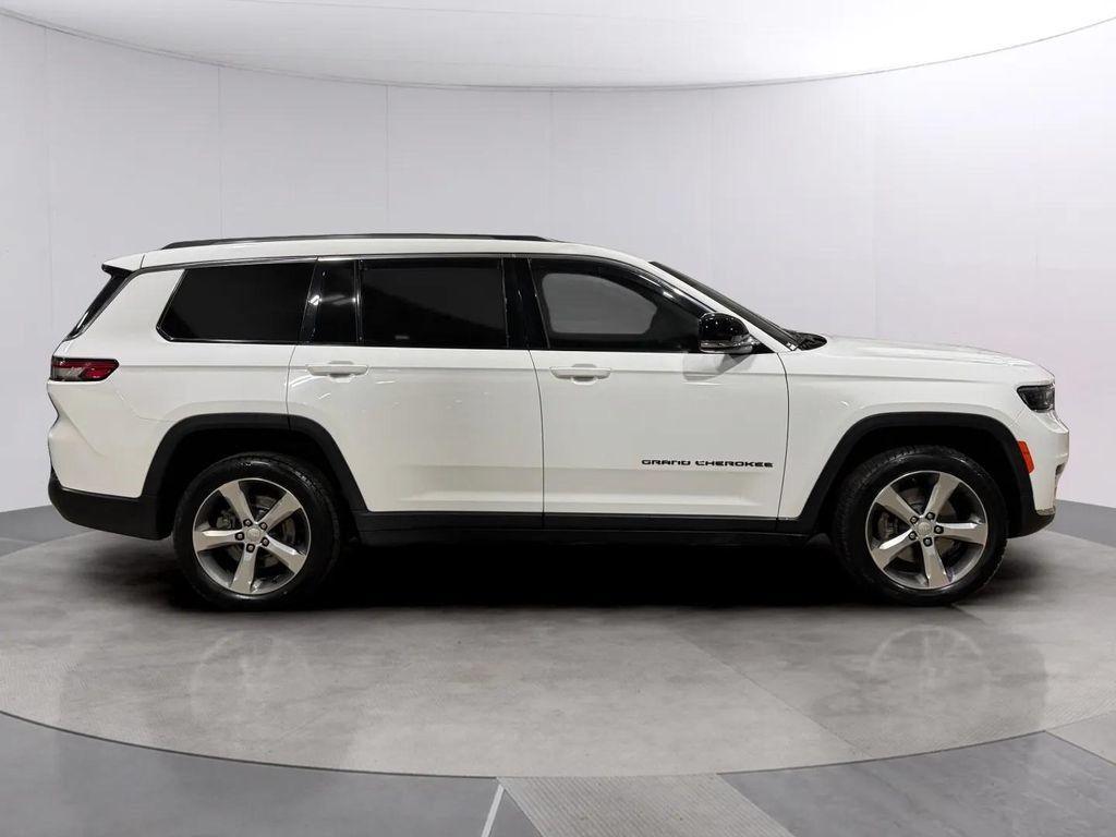 Used 2022 Jeep Grand Cherokee L Limited AWD/4WD image 2