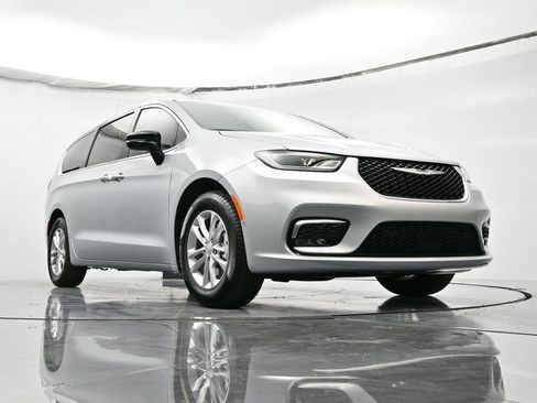 New 2026 Chrysler Pacifica Select image 36