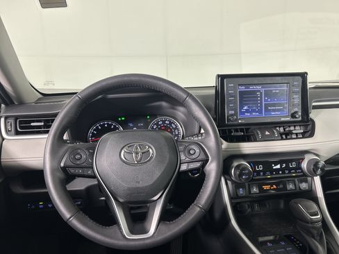 Used 2022 Toyota RAV4 XLE Premium image 22