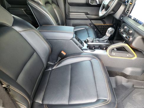 Used 2024 Ford Bronco Badlands AWD/4WD image 15