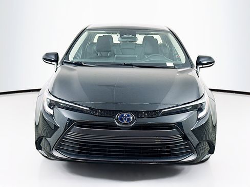 Used 2025 Toyota Corolla LE w/ Convenience Package FWD image 2
