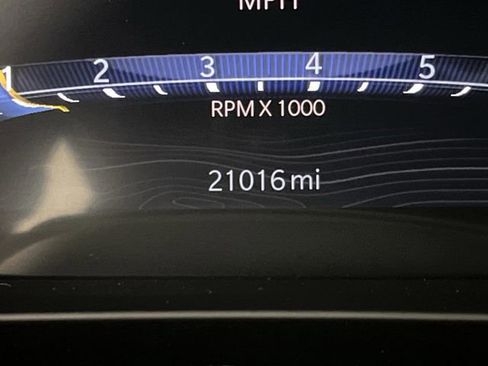 Used 2024 Jeep Grand Cherokee Laredo image 6